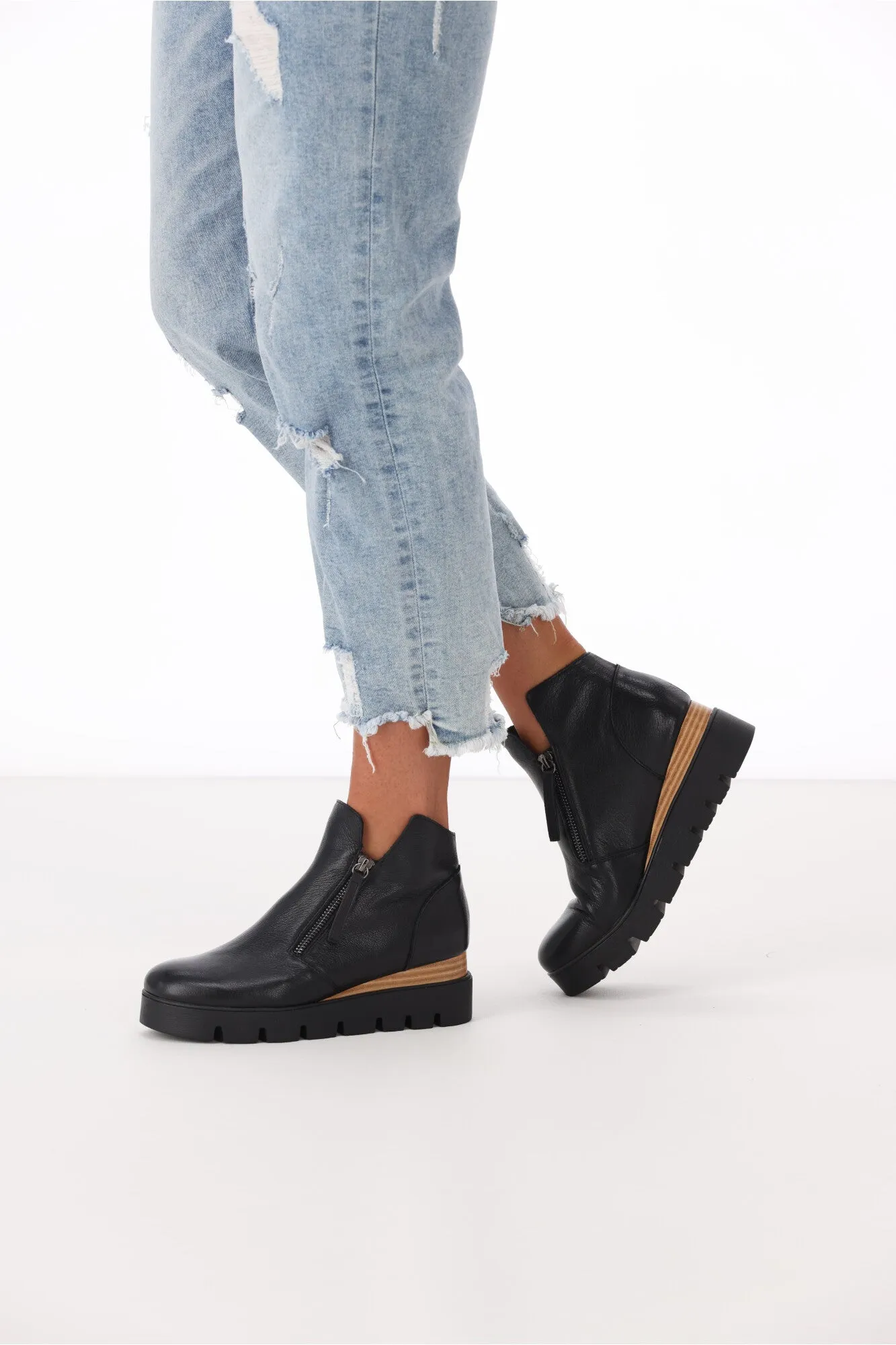 Django & Juliette Radio Black Natural Sole